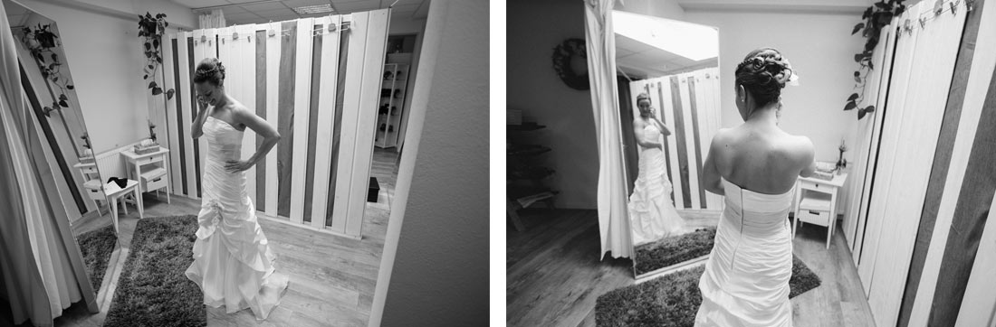 Braut betrachtet sich im Spiegel